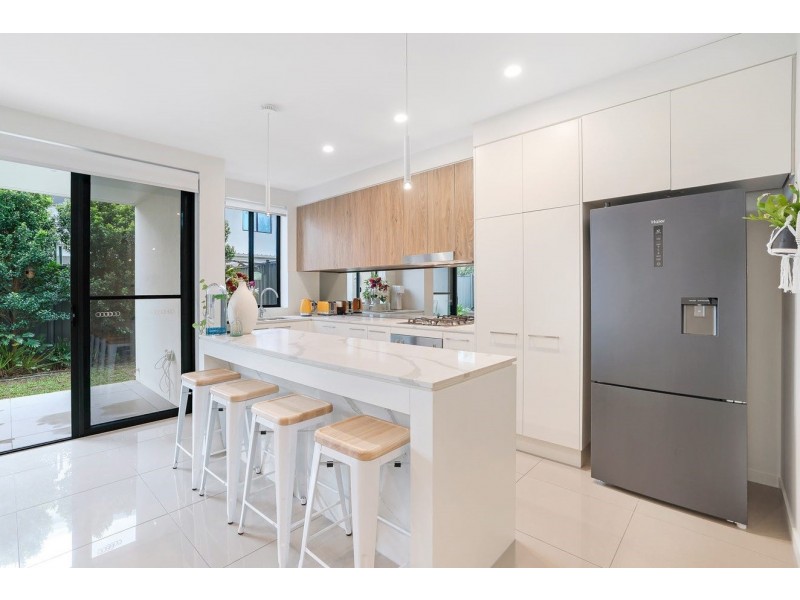 19/37 Sickle Avenue, Hope Island QLD 4212