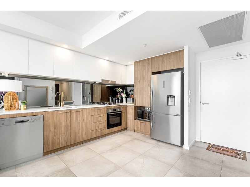 1405/372 Marine Parade, Labrador QLD 4215