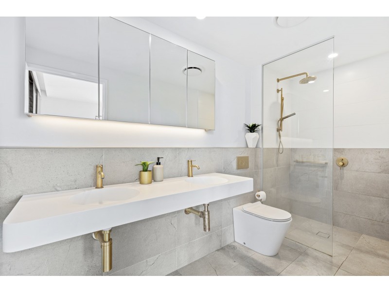 1405/372 Marine Parade, Labrador QLD 4215