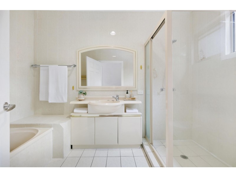 9 Chatswood Court, Robina QLD 4226