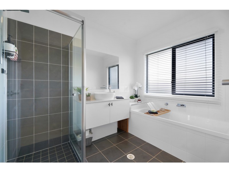 24 Jackaroo Crescent, Gilston QLD 4211