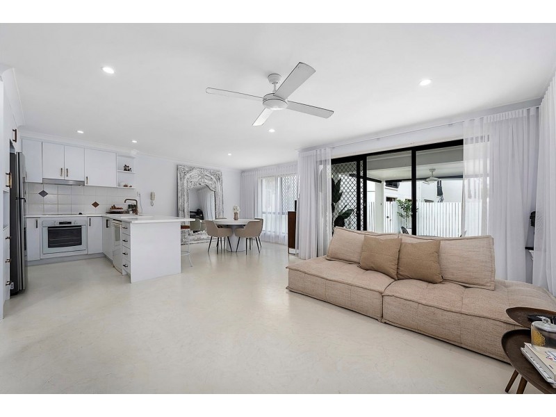10/15 Esther Place, Surfers Paradise QLD 4217