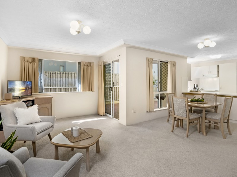 2/35 Sunbrite Avenue, Mermaid Beach QLD 4218