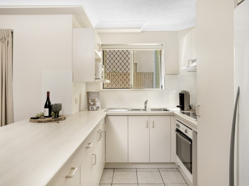 2/35 Sunbrite Avenue, Mermaid Beach QLD 4218