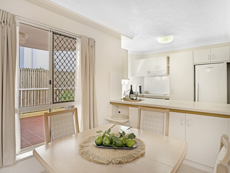 2/35 Sunbrite Avenue, Mermaid Beach QLD 4218