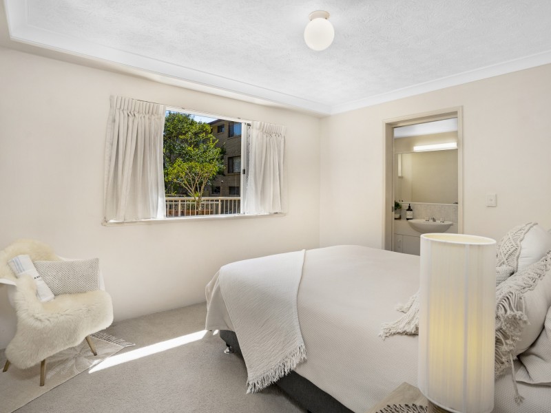 2/35 Sunbrite Avenue, Mermaid Beach QLD 4218