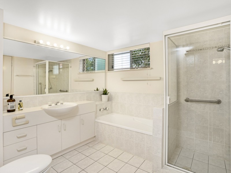 2/35 Sunbrite Avenue, Mermaid Beach QLD 4218