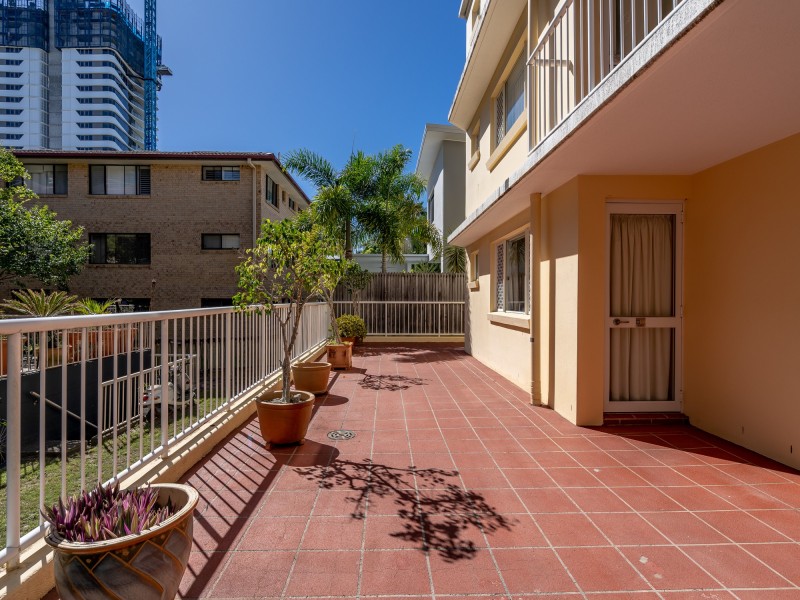 2/35 Sunbrite Avenue, Mermaid Beach QLD 4218