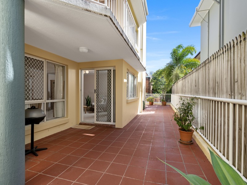 2/35 Sunbrite Avenue, Mermaid Beach QLD 4218