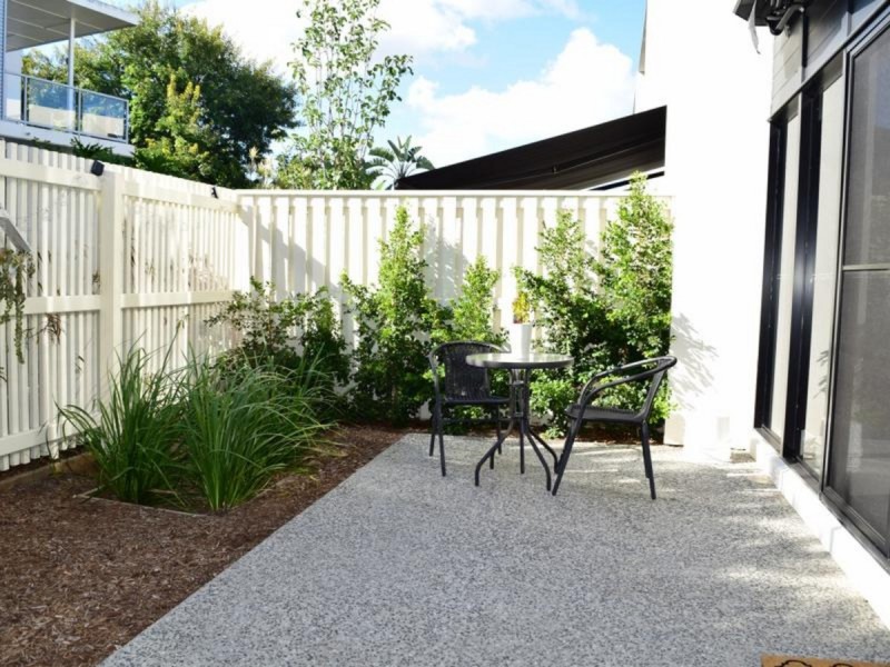 15 Peninsula Drive, Robina QLD 4226