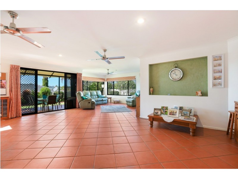 8 Leeds Close, Arundel QLD 4214