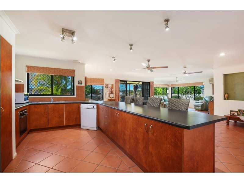 8 Leeds Close, Arundel QLD 4214