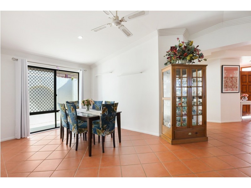 8 Leeds Close, Arundel QLD 4214
