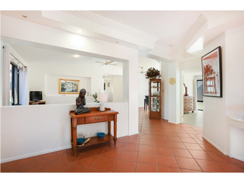 8 Leeds Close, Arundel QLD 4214