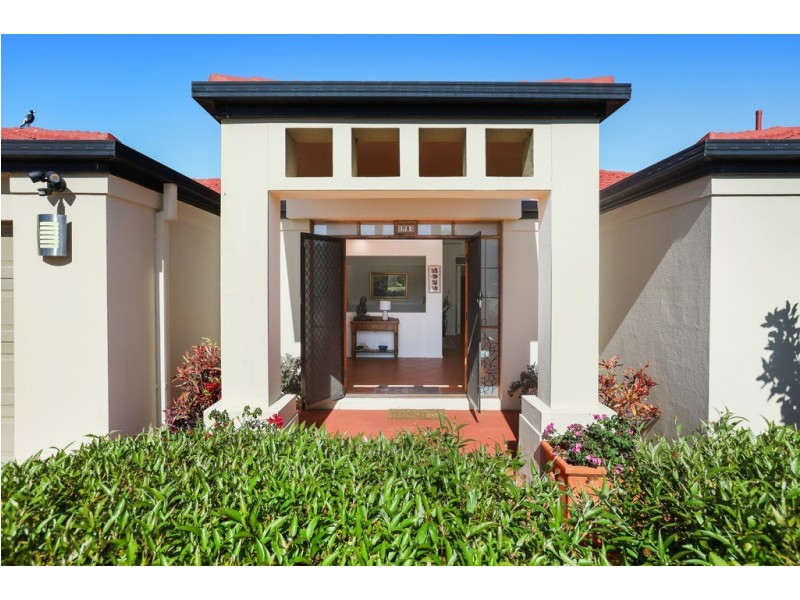 8 Leeds Close, Arundel QLD 4214