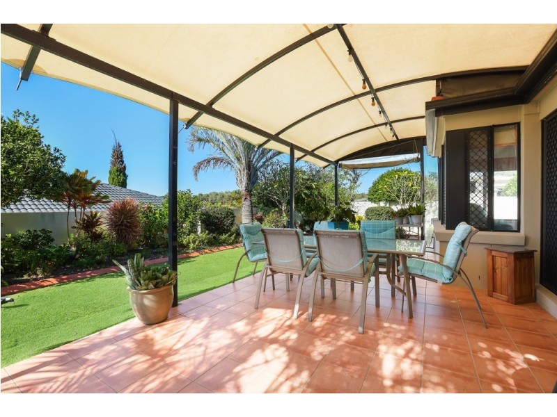 8 Leeds Close, Arundel QLD 4214