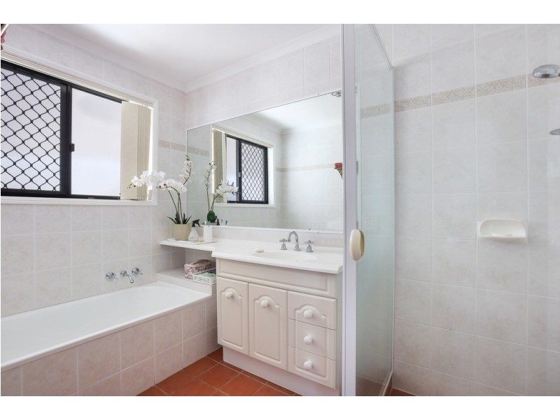 8 Leeds Close, Arundel QLD 4214