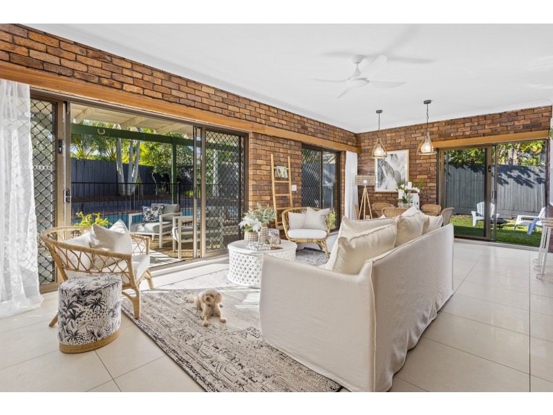 62 Collins Crescent, Benowa QLD 4217