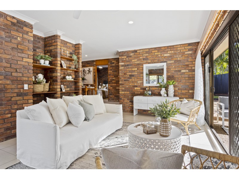 62 Collins Crescent, Benowa QLD 4217