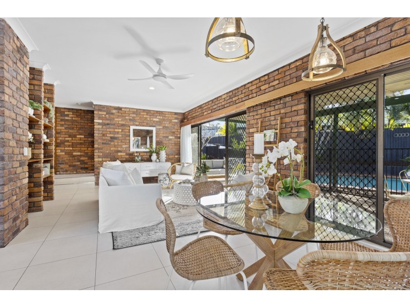 62 Collins Crescent, Benowa QLD 4217