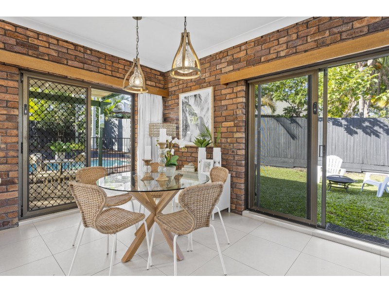 62 Collins Crescent, Benowa QLD 4217