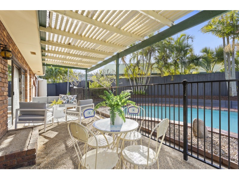 62 Collins Crescent, Benowa QLD 4217