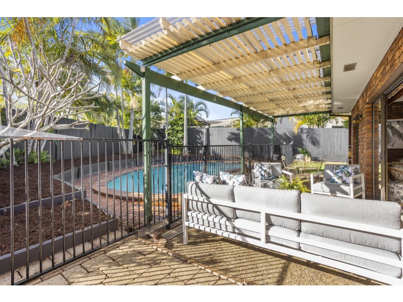 62 Collins Crescent, Benowa QLD 4217