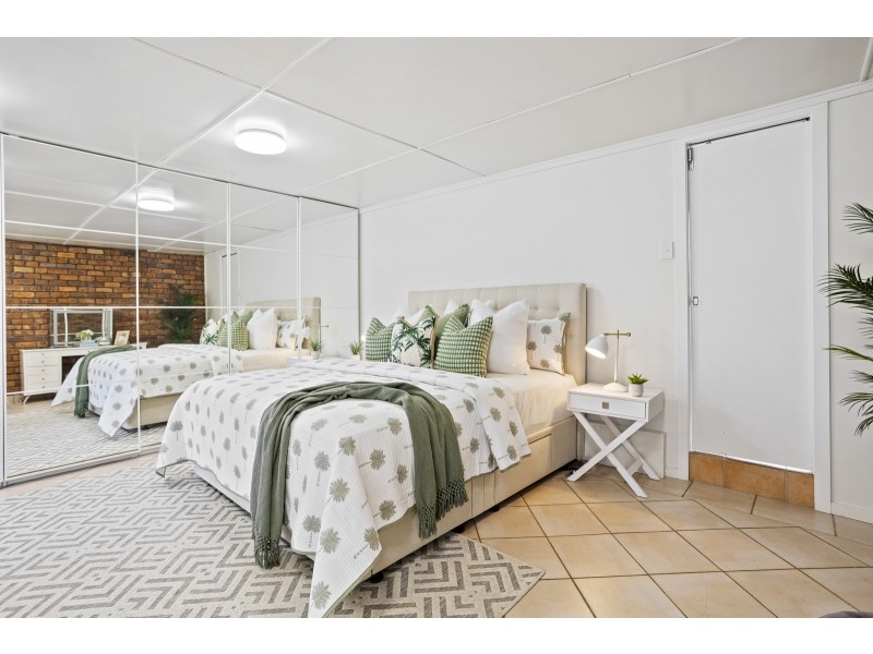 62 Collins Crescent, Benowa QLD 4217