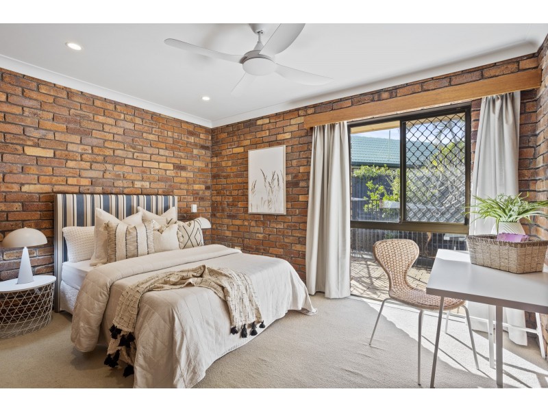 62 Collins Crescent, Benowa QLD 4217