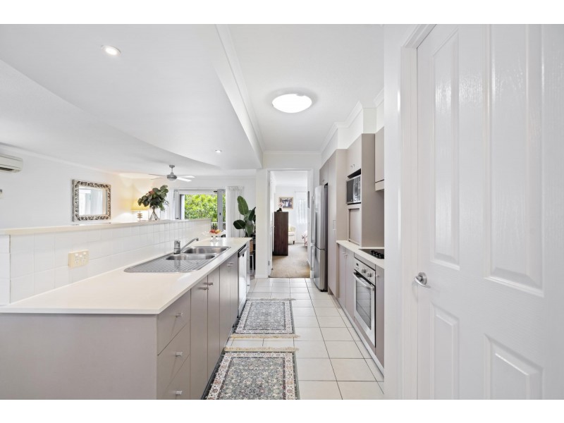 4/1 Riverwalk Avenue, Robina QLD 4226