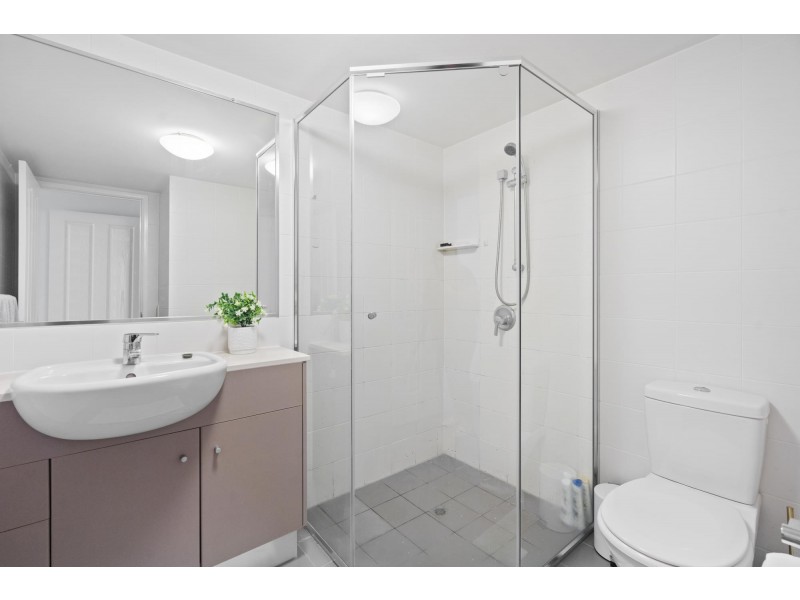 4/1 Riverwalk Avenue, Robina QLD 4226