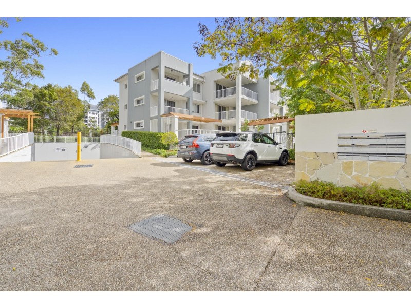 4/1 Riverwalk Avenue, Robina QLD 4226