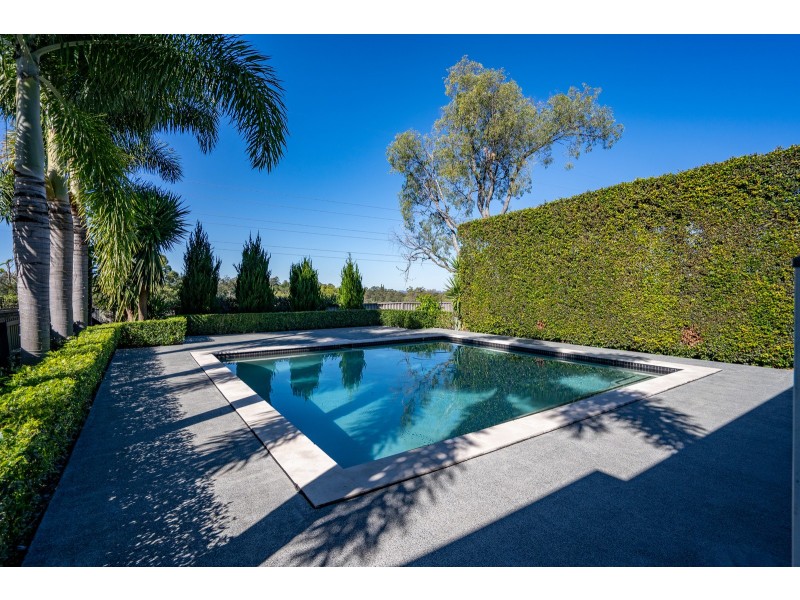 113 Explorers Way, Highland Park QLD 4211