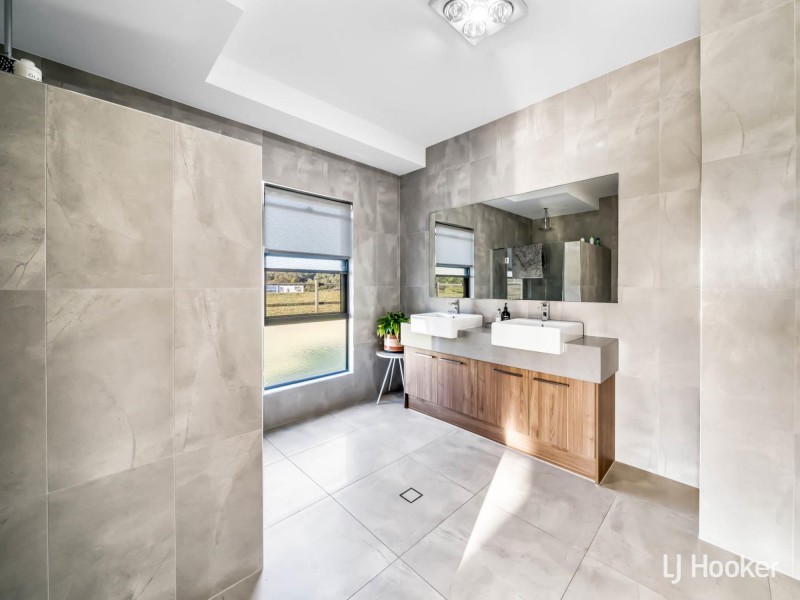 169 Montego Hills Drive, Kingsholme QLD 4208