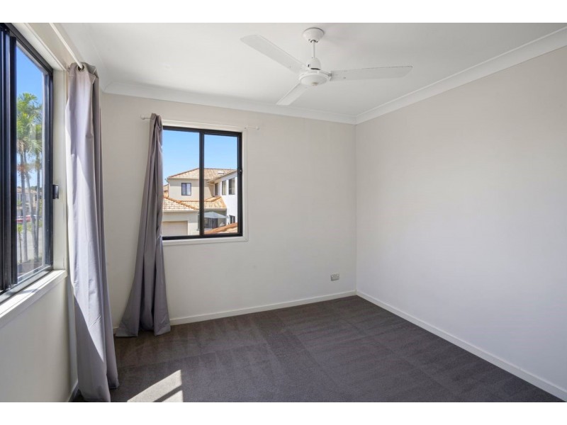 88/302 Christine Avenue, Varsity Lakes QLD 4227