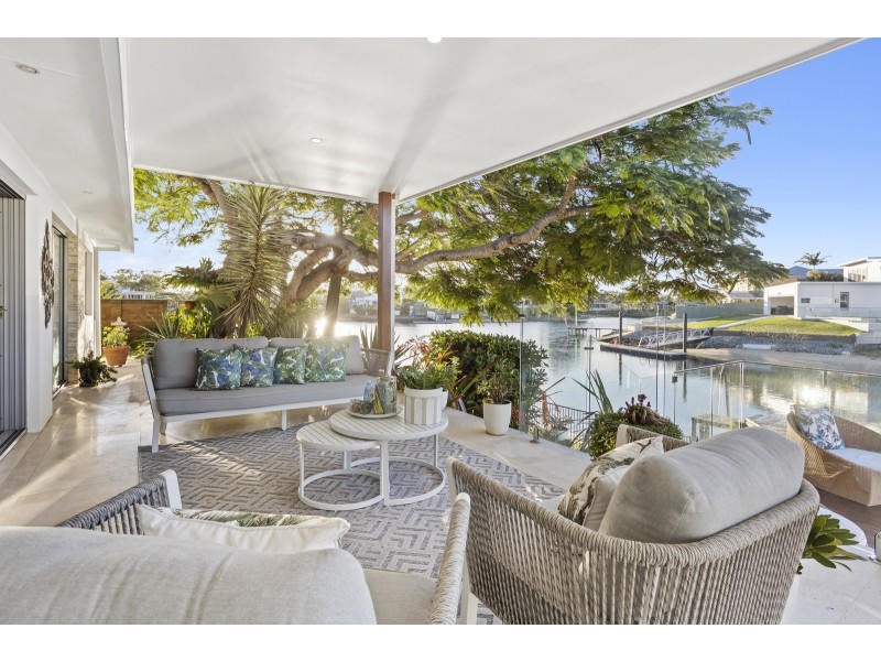15 Alma Street, Broadbeach Waters QLD 4218