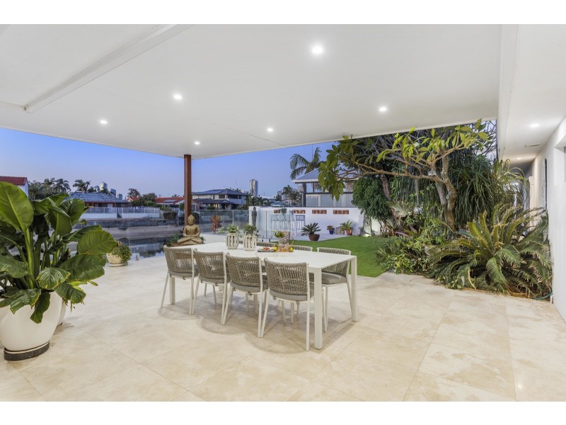 15 Alma Street, Broadbeach Waters QLD 4218