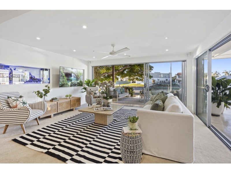 15 Alma Street, Broadbeach Waters QLD 4218