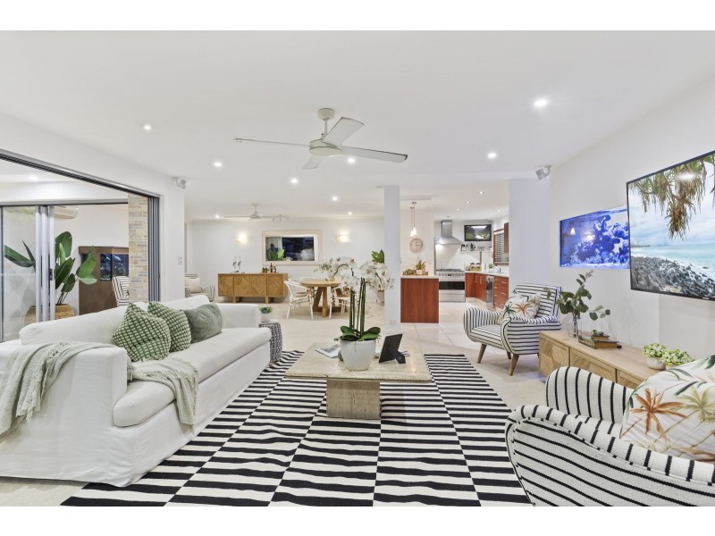 15 Alma Street, Broadbeach Waters QLD 4218