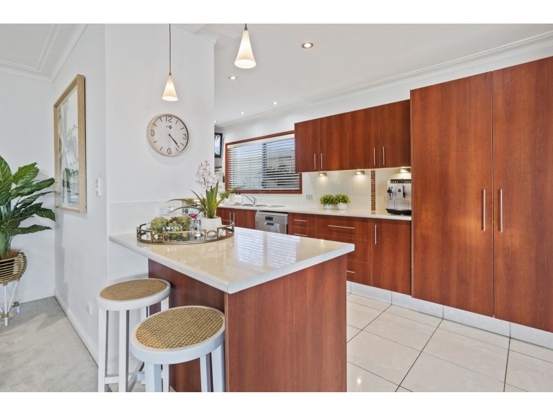 15 Alma Street, Broadbeach Waters QLD 4218