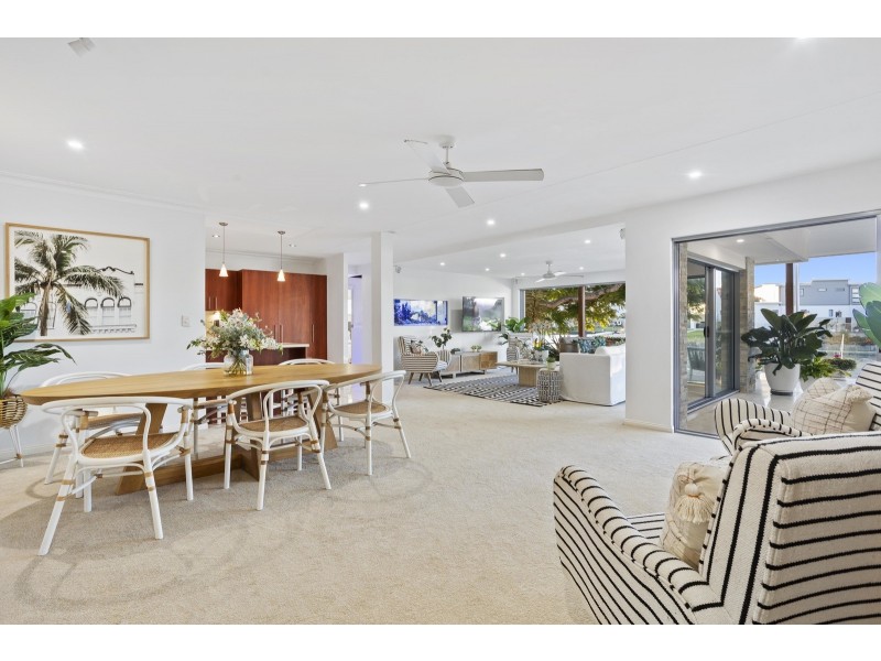 15 Alma Street, Broadbeach Waters QLD 4218