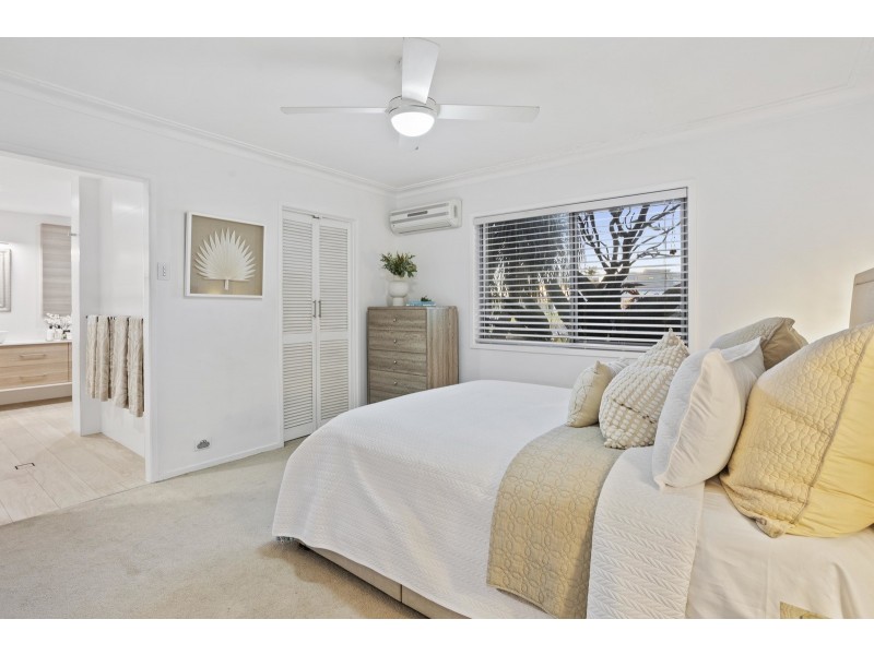 15 Alma Street, Broadbeach Waters QLD 4218