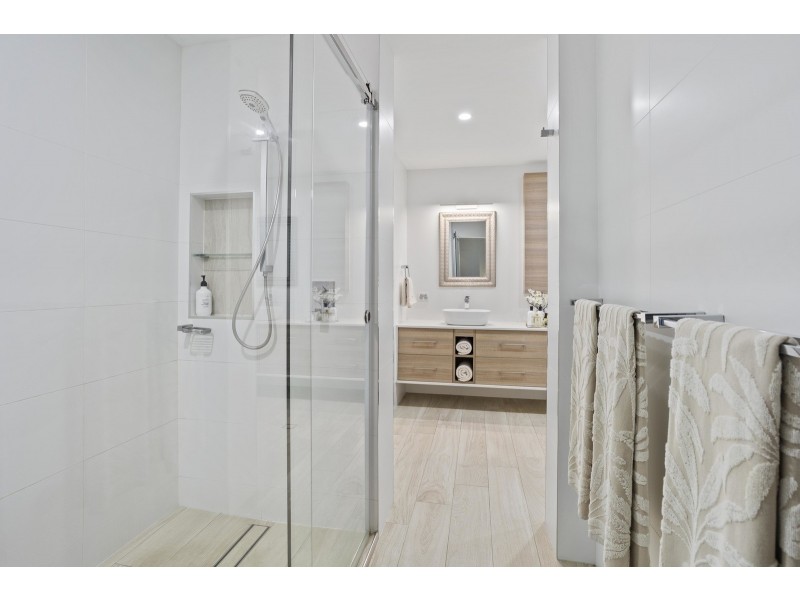 15 Alma Street, Broadbeach Waters QLD 4218