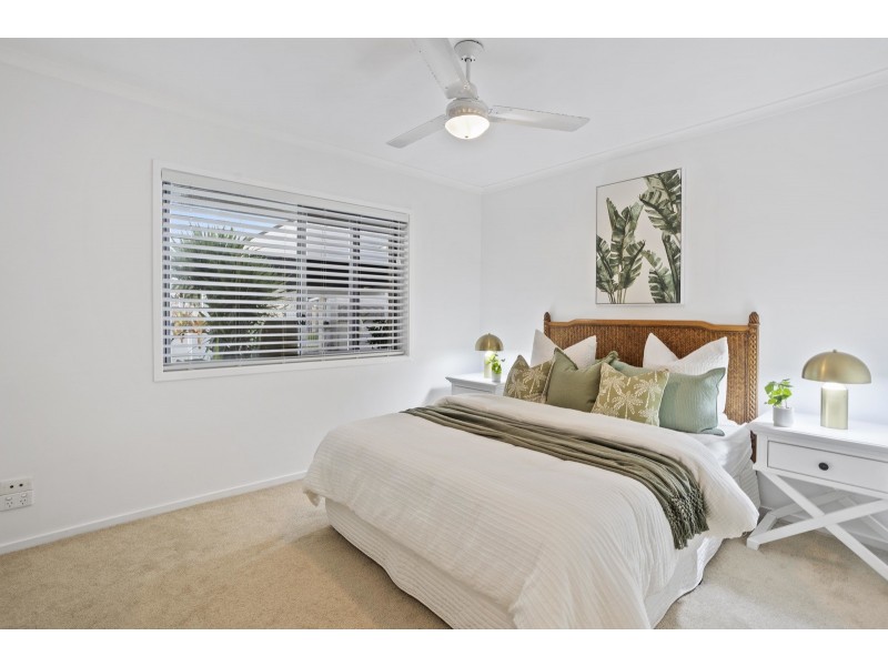 15 Alma Street, Broadbeach Waters QLD 4218
