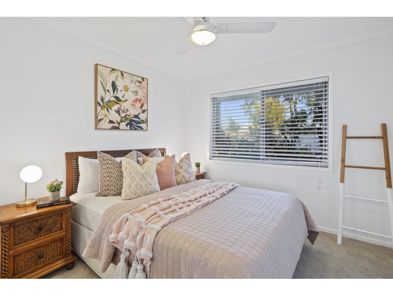 15 Alma Street, Broadbeach Waters QLD 4218