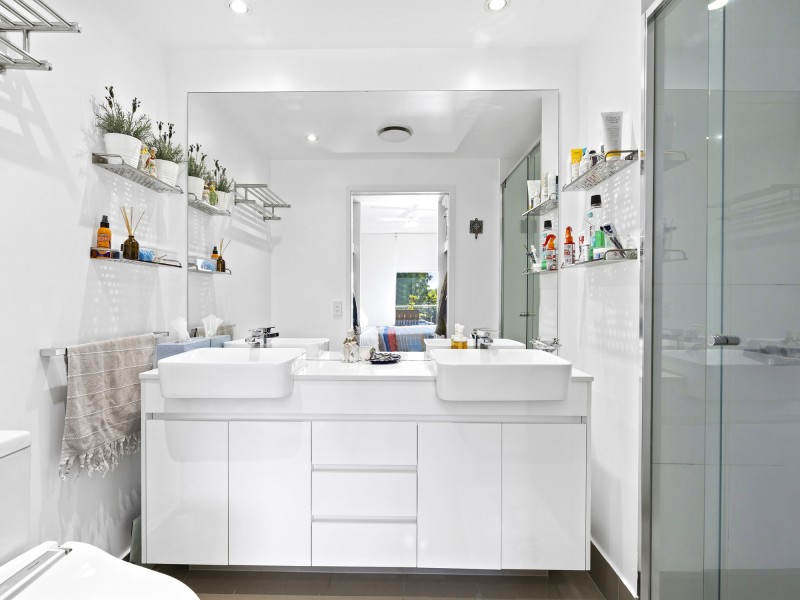 102/11 Compass Drive, Biggera Waters QLD 4216