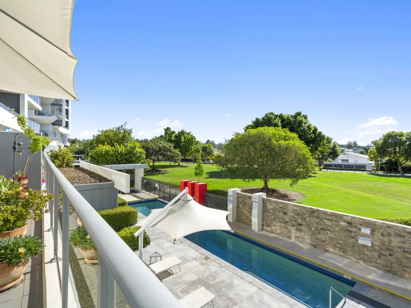 102/11 Compass Drive, Biggera Waters QLD 4216