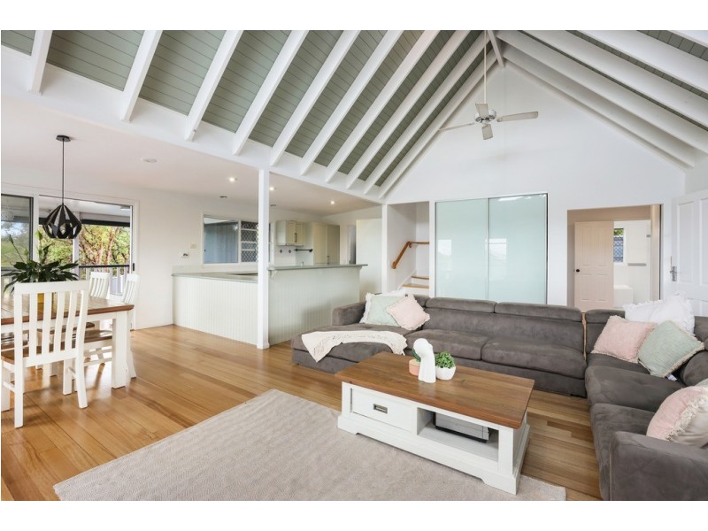 4 Malao Rise, Pacific Pines QLD 4211
