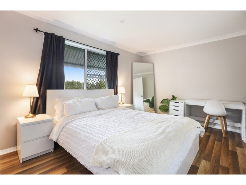 4 Malao Rise, Pacific Pines QLD 4211