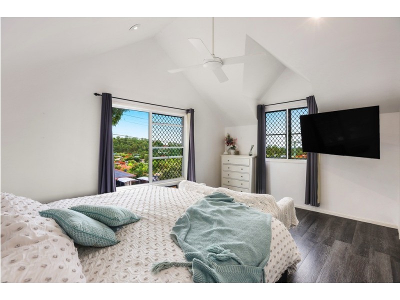 4 Malao Rise, Pacific Pines QLD 4211